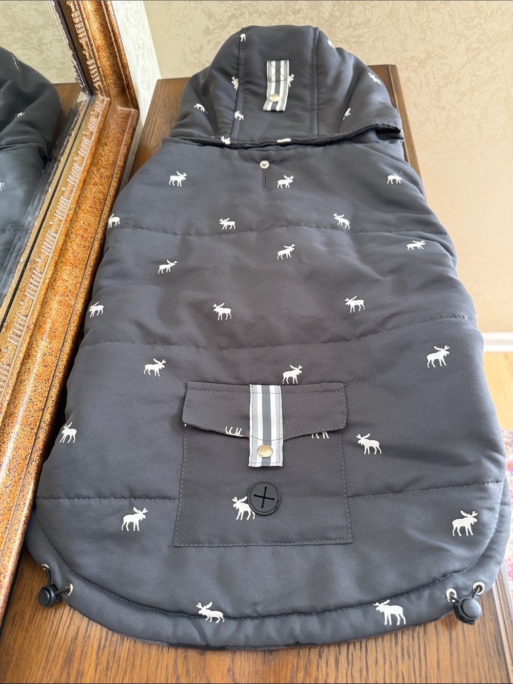 New w/o tag LuvGear Dog Puffer Coat w/removeable Hood grey/White Moose Print. XL